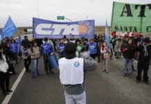Paro de la CTA en Santa Cruz frente a Austral Construcciones de Lázaro Báez - Foto: OPI Santa Cruz/Francisco Muñoz