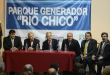 El acto de Peralta y De Vido con discursos “respetuosos” y clima tenso El acto de Peralta y De Vido con discursos “respetuosos” y clima tenso - Foto: OPI Santa Cruz/Francisco Muñoz