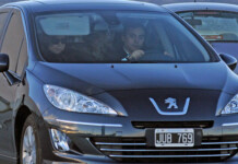 Se entregaron a la Justicia tres colaboradores de los Kirchner