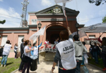 El salario docente en Santa Cruz perdió desproporcionadamente frente a la inflación