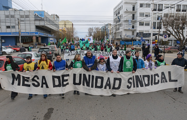 Marchó la Mesa de Unidad Sindical en contra del gobierno provincial