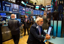 El riesgo país cayó 11% en siete ruedas y quedó por debajo de los 600 puntos