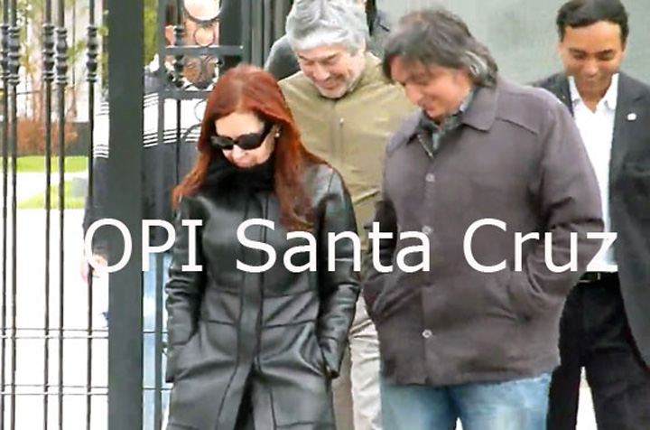 Cristina Kirchner, Lázaro Báez y Máximo Kirchner en el mausoleo en Río Gallegos - Foto: OPI Santa Cruz