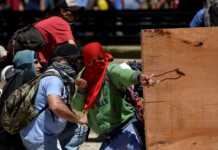 Confirman los procesamientos de seis manifestantes por la protesta de 2017 contra la reforma jubilatoria Manifestación por la reforma previsional