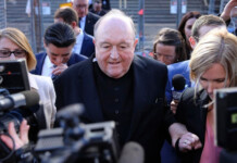 El Papa aceptó la renuncia del arzobispo australiano condenado por encubrir abusos