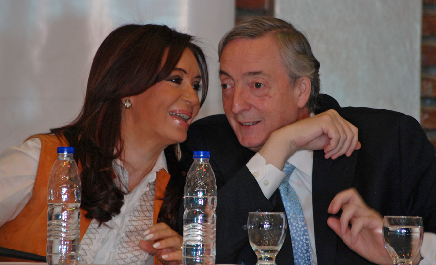 El matrimonio Kirchner en un acto en El Calafate, mientras Cristina Fernández era Presidenta - Foto: OPI Santa Cruz/Francisco Muñoz