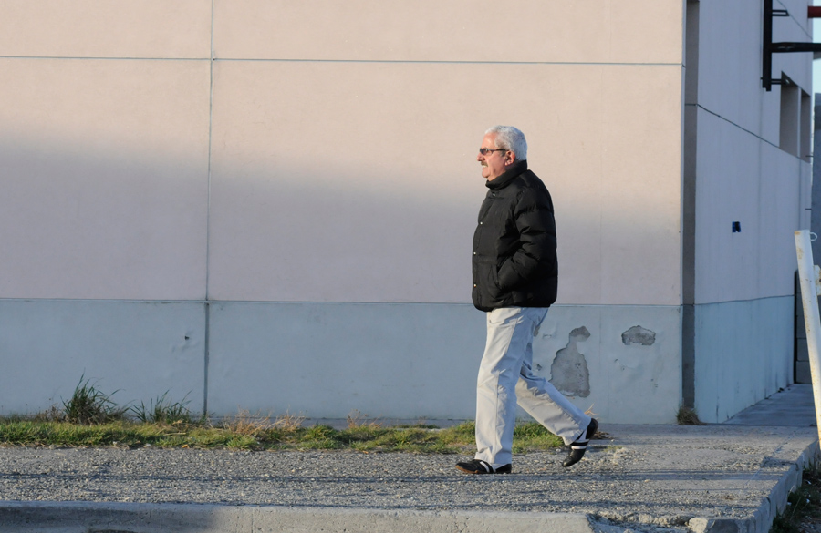 Osvaldo Sanfelice momentos después de bajar del T01 en el aeropuerto de Río Gallegos - Foto: OPI Santa Cruz/Francisco Muñoz