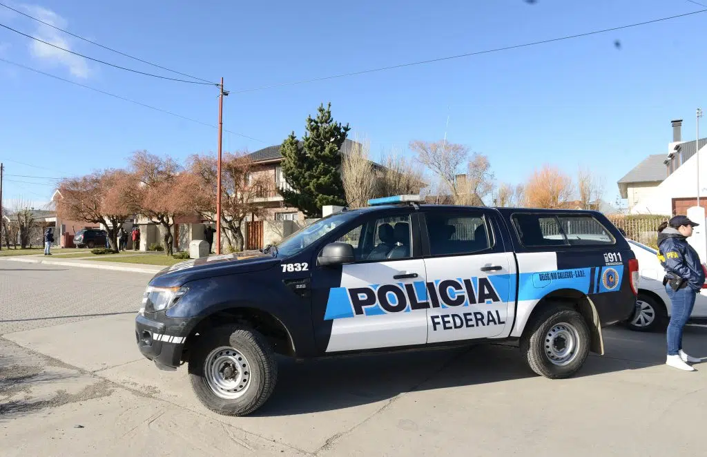 Allanamientos en la casa de Cristina Fernández de Kirchner en Río Gallegos en Mascarello 441 - Foto: OPI Santa Cruz/Francisco Muñoz