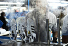 Por la caída de las ventas, cierran una planta de zapatillas y despiden a 650 empleados
