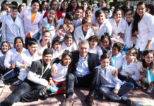 Con alumnos, Macri recordó el retorno de la democracia