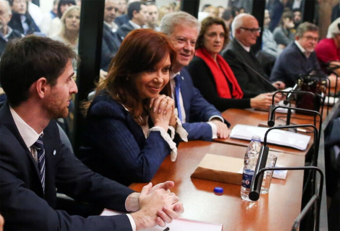 EN EL BANQUILLO, ACUSADA DE CORRUPCION