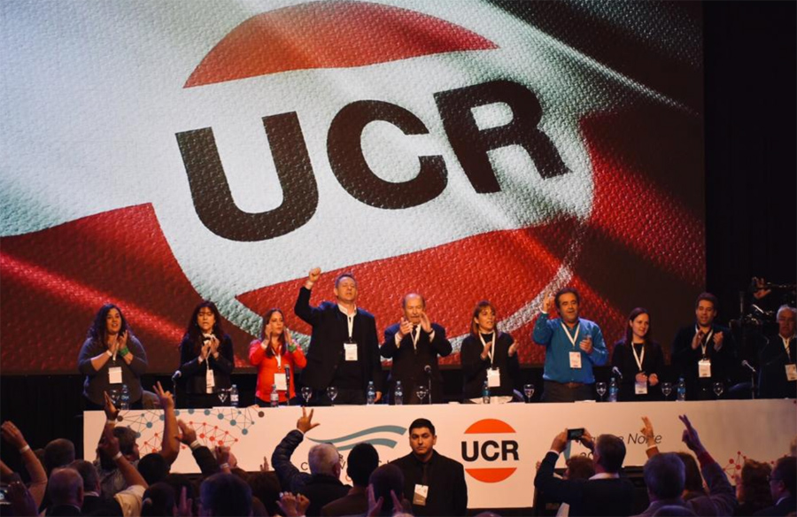 Con fuertes críticas al Gobierno, la UCR decidió seguir en Cambiemos