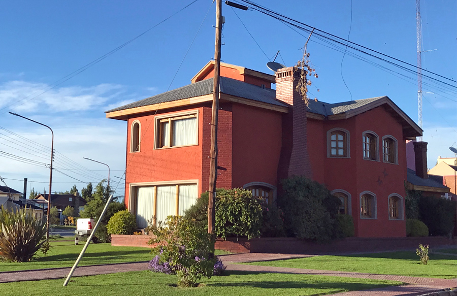 Manzanares en su casa y con custodia. ¿De qué vive?. Si vas a hacerla, hacela bien