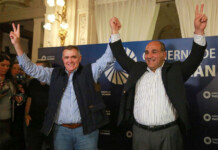 Juan Manzur vuelve a ganar, pese a la sangría de votos que le provocó José Alperovich Juan Manzur vuelve a ganar, pese a la sangría de votos que le provocó José Alperovich