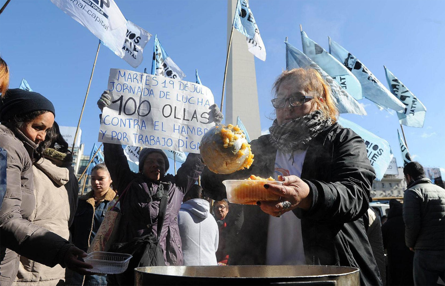 Los piqueteros vuelven a las calles con ollas populares