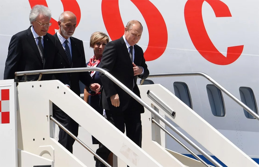 Vladimir Putin llega a Italia para ver al Papa en una Roma reluciente y enloquecida