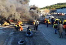 Lo que se temía sucedió: PAE reprograma actividades petroleras debido a los cortes de rutas en Chubut Piquetes chubut petroleros