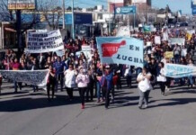 Se agrava el conflicto en Chubut. Docentes y estatales comenzaron a bloquear acceso a los yacimientos