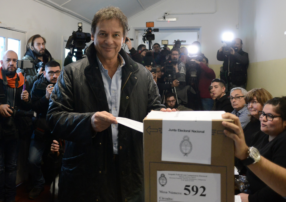 Vota Eduardo Costa candidato a gobernador de la oposición en Santa Cruz – Foto: OPI Santa Cruz/Francisco Muñoz