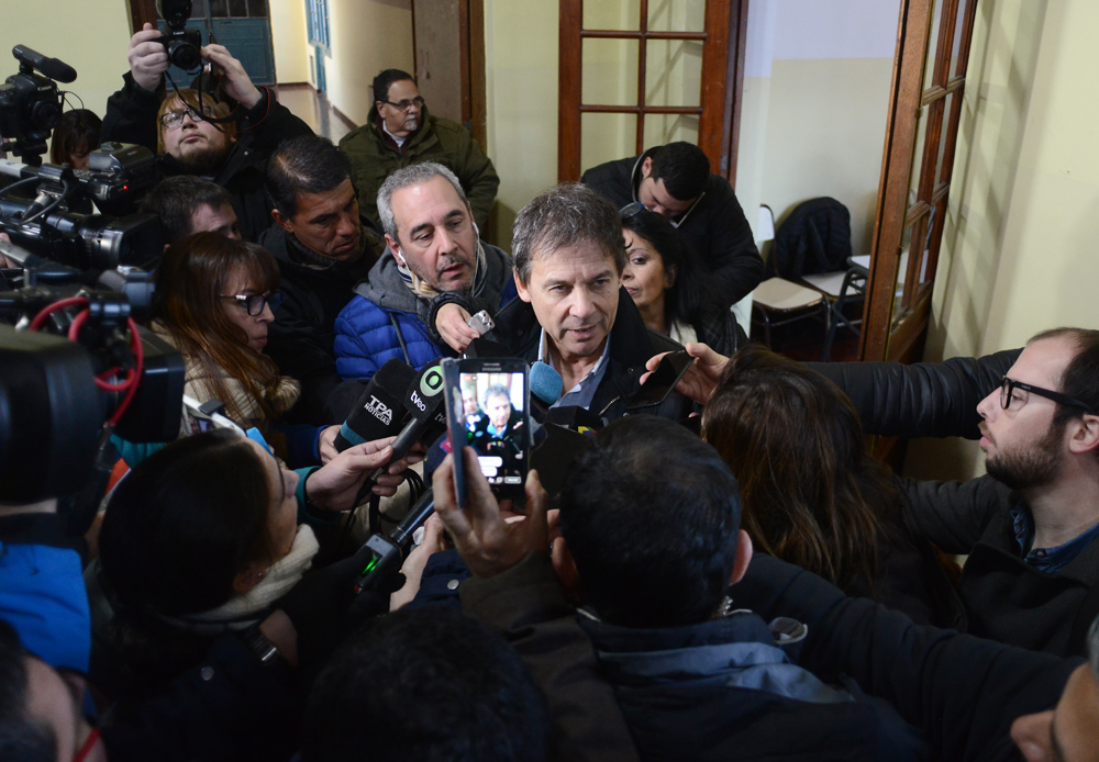 Vota Eduardo Costa candidato a gobernador de la oposición en Santa Cruz – Foto: OPI Santa Cruz/Francisco Muñoz