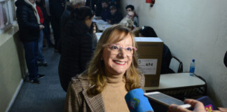 Vota Alicia Kirchner candidata a gobernador del oficialismo en Santa Cruz – Foto: OPI Santa Cruz/Francisco Muñoz