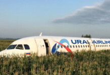 Un avión de línea con más de 200 pasajeros tuvo que aterrizar de emergencia en Moscú Un avión de línea con más de 200 pasajeros tuvo que aterrizar de emergencia en Moscú