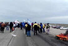 Crisis en Chubut: cayó un Ministro, Pymes alertan por corte de la cadena de pago, recesión y despidos. Los gremios redoblan las protestas