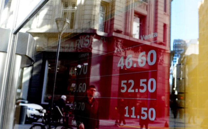 El dólar subió a $ 46,80, al ritmo de la guerra comercial y la incertidumbre electoral