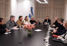 Ante la mesa chica, Mauricio Macri respaldó a Marcos Peña y afirmó: “Mi principal tarea es estabilizar la economía” Ante la mesa chica, Mauricio Macri respaldó a Marcos Peña y afirmó: “Mi principal tarea es estabilizar la economía”