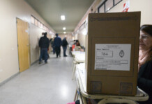 LAS LISTAS: EL “SER” DE VIDAL, “RENOVADO” CON SERGIO ACEVEDO Y LA OPOSICIÓN EN PARTÍCULAS CON LA AUSENCIA DE COSTA EN LAS LISTAS, PERO CON SU MANO EN EL ARMADO Urnas elecciones - Foto: OPI Santa Cruz/Francisco Muñoz