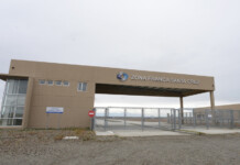 POSTERGADA 18 AÑOS, ANUNCIAN CON BOMBOS Y PLATILLOS LA APERTURA DE ZONA FRANCA, PERO NO TIENEN PUERTO Y LA MERCADERÍA LLEGARÁ EN CAMIONES DESDE EL NORTE La Zona Franca de Río Gallegos - Foto: OPI Santa Cruz/Francisco Muñoz