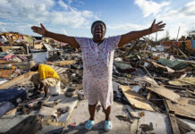 "Caminamos como zombis": sobrevivientes de Dorian enfrentan la desolación en Bahamas