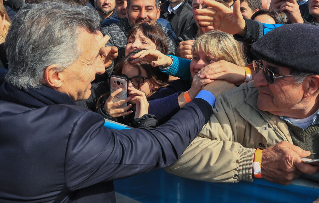 Mauricio Macri les pidió a los empresarios “poner el hombro” y pagar el bono a los trabajadores privados