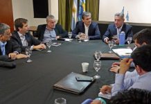 Empresas ratificaron planes de inversión en Chubut y el gobierno negocia descuentos con los docentes Arcioni operadoras y petroleros