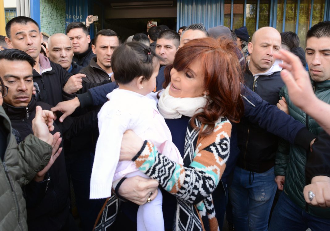 Tras el triunfo en las elecciones, Cristina Kirchner pidió autorización para un nuevo viaje a Cuba