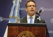 Endurecen el cepo al dólar: solo se podrán comprar US$ 200 por mes y el Gobierno afirma que es “para preservar las reservas” Endurecen el cepo al dólar: solo se podrán comprar US$ 200 por mes y el Gobierno afirma que es “para preservar las reservas”