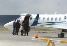 Votó CFK y se fue en avión privado ¿Un ensayo por si la suerte le permite volver?