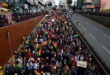 Evo Morales se adjudica el triunfo tras un conteo marcado por sospechas de fraude Evo Morales se adjudica el triunfo tras un conteo marcado por sospechas de fraude