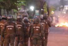 Estallido en Chile: el presidente Piñera ya prepara cambios en el gabinete Sebastián Piñera aseguró que Chile está “en guerra contra un enemigo poderoso e implacable”