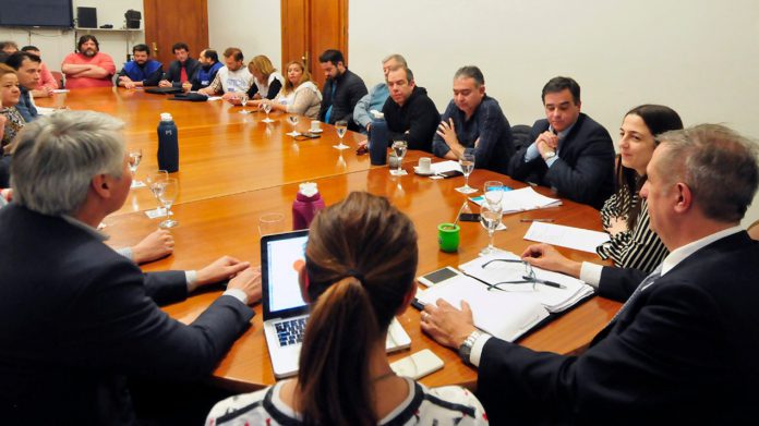 La propuesta a los docentes de Chubut: salario con tope, escalonado y a lo largo del mes