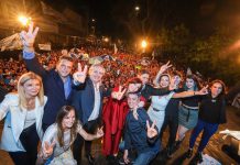 Cristina Kirchner decidió quién subía al escenario del triunfo Cristina Kirchner decidió quién subía al escenario del triunfo