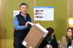 Es falso que Macri tenía un auricular durante el debate presidencial Es falso que Macri tenía un auricular durante el debate presidencial