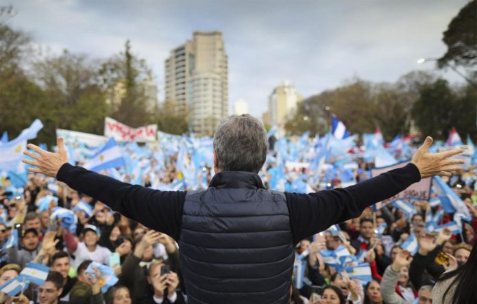 El Gobierno prepara un ejército de 150.000 fiscales electorales
