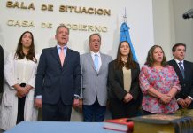 Docentes de Chubut firmaron nuevo acuerdo con el gobierno Docentes de Chubut firmaron nuevo acuerdo con el gobierno