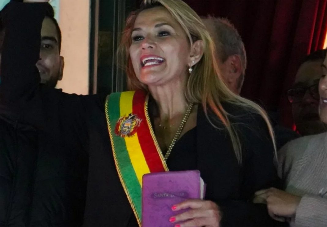 Estados Unidos y Brasil reconocen oficialmente a Jeanine Áñez como presidenta interina de Bolivia