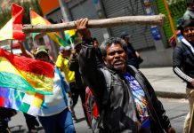 La Defensoría del Pueblo de Bolivia elevó a 32 el número de muertos en la crisis Evo y Mesa se acusan por las primeras víctimas de la violencia en Bolivia