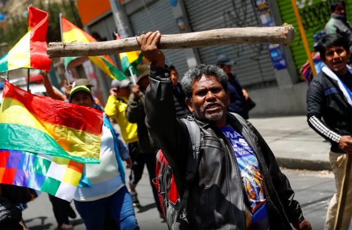 Evo y Mesa se acusan por las primeras víctimas de la violencia en Bolivia