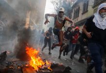 Chile: la economía da señales de recuperación pese a la incertidumbre política La falta de respuestas a la violencia debilita aún más a Sebastián Piñera