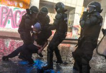 La violencia no da tregua en Chile y advierten que la policía está “sobrepasada” La violencia no da tregua en Chile y advierten que la policía está "sobrepasada"