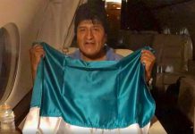 Evo Morales viajó a México en busca de asilo mientras se extiende la violencia en Bolivia Evo Morales viajó a México en busca de asilo mientras se extiende la violencia en Bolivia